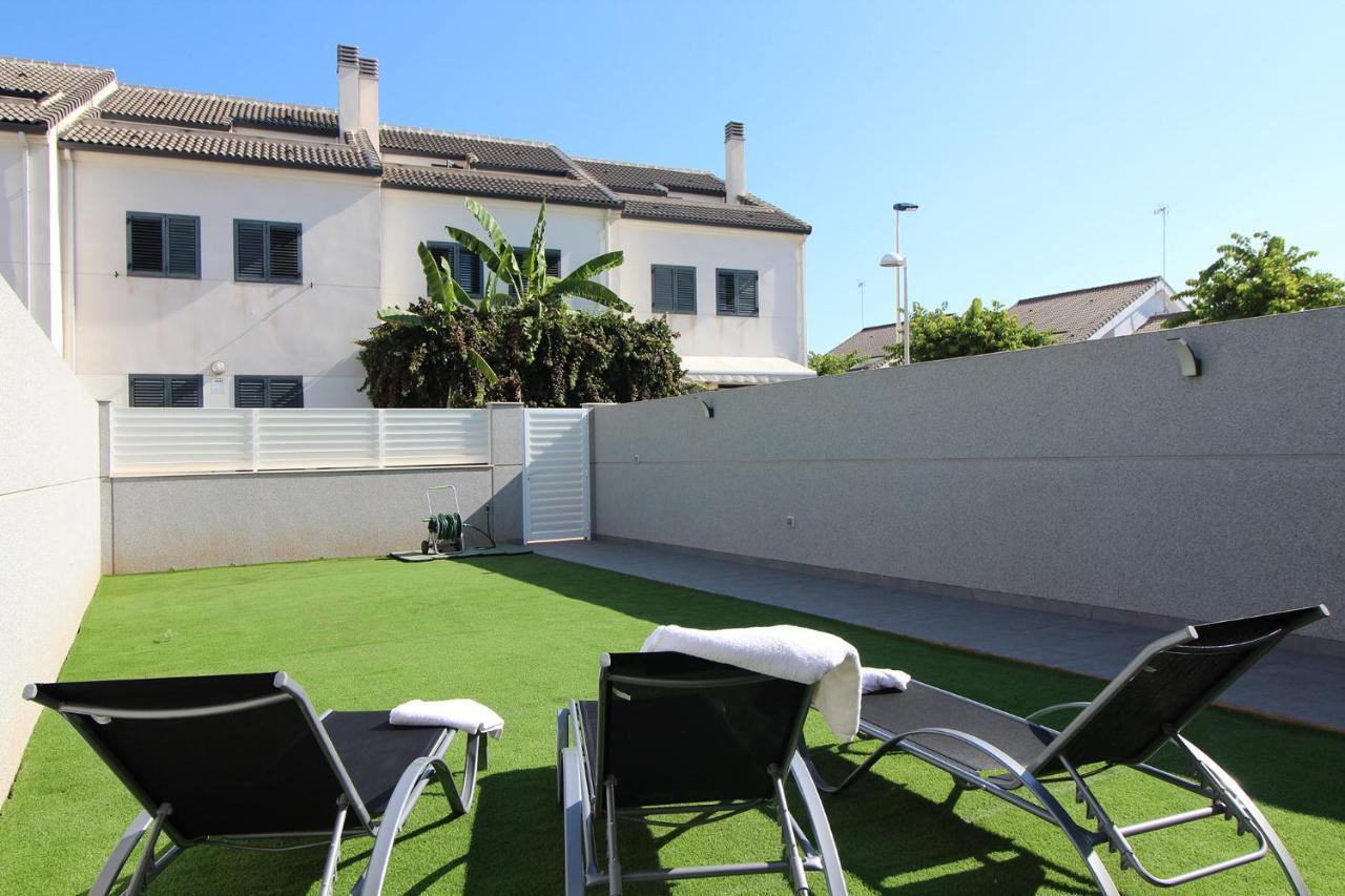 サグント Global Properties, Bonito Adosado Con Jardin En La Playa De Almardaヴィラ エクステリア 写真