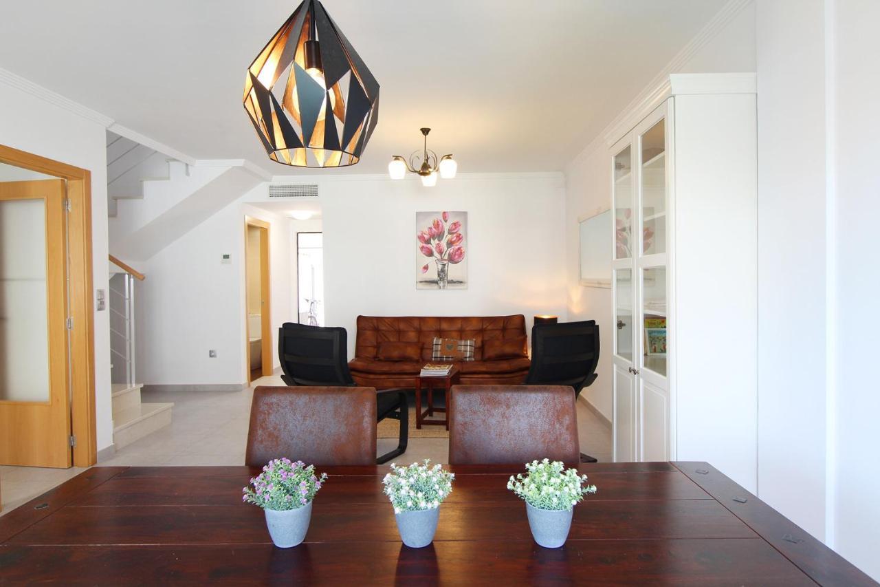 サグント Global Properties, Bonito Adosado Con Jardin En La Playa De Almardaヴィラ エクステリア 写真