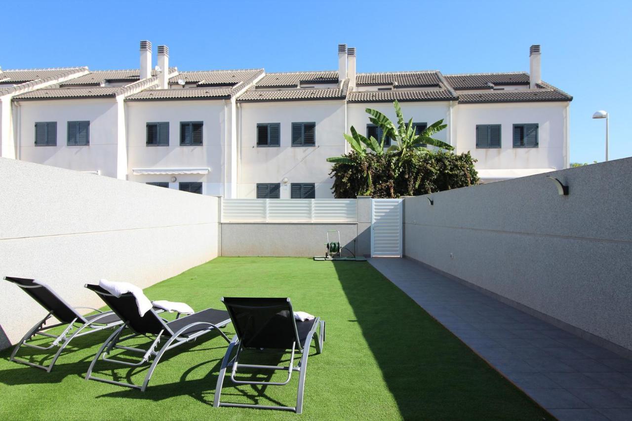 サグント Global Properties, Bonito Adosado Con Jardin En La Playa De Almardaヴィラ エクステリア 写真
